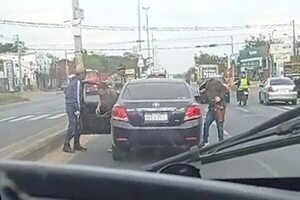 Video: maleantes asaltan vehículo en M. R. Alonso y roban caudales  - Policiales - ABC Color