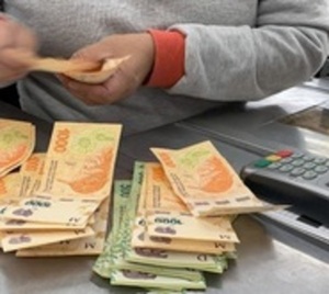 Casas de cambio que rechacen peso argentino pueden ser sancionadas - Paraguay.com