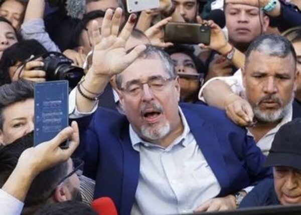 Complots contra presidente electo marcan un giro sombrío en elecciones de Guatemala