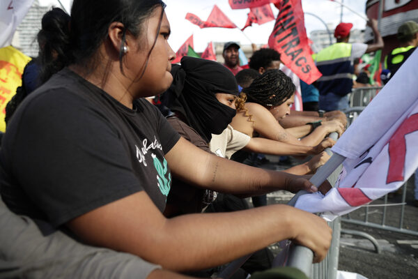 Tensión y escaramuzas con la Policía durante una protesta contra una mina de cobre en Panamá - MarketData