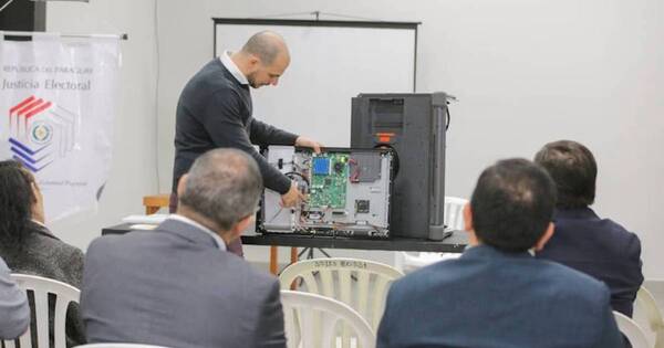 La Nación / Verifican sistema de las máquinas de votación
