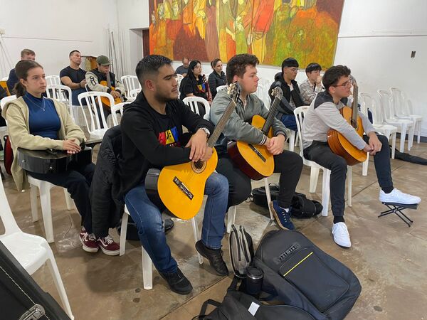 Exitosa Master class y concierto de guitarra clásica en Encarnación