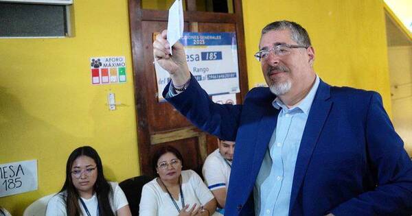 La Nación / Suspenden el partido del presidente electo de Guatemala
