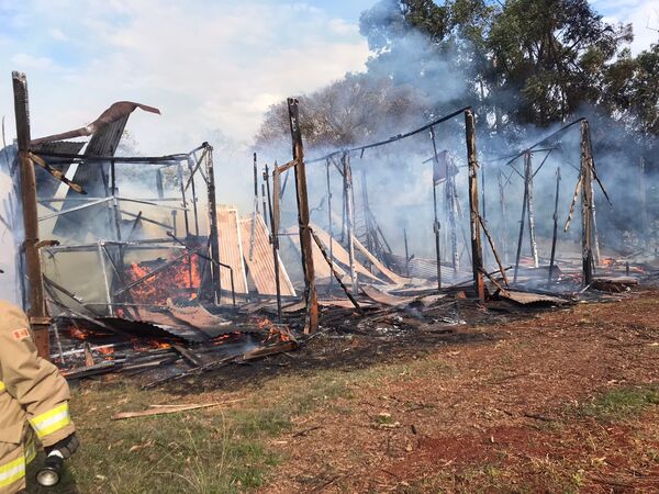 Incendio arrasa con depósito de tabaco en Tomas Romero Pereira