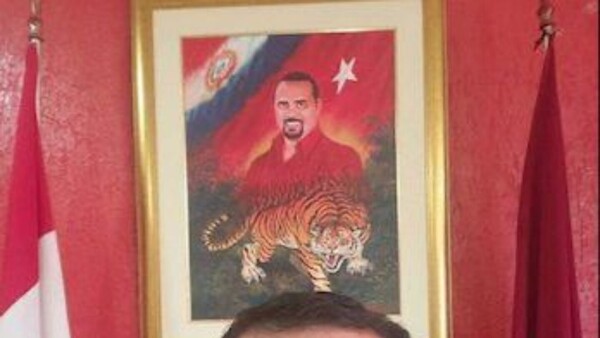 Cañean al Tigre Ramírez por cuadro de su retrato en su despacho