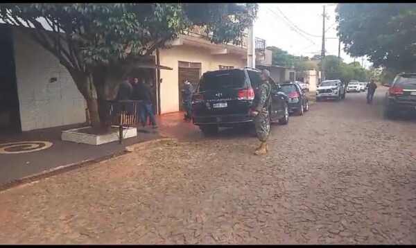 Hurtan camioneta de la Jefa Regional de la Ande - Oasis FM 94.3