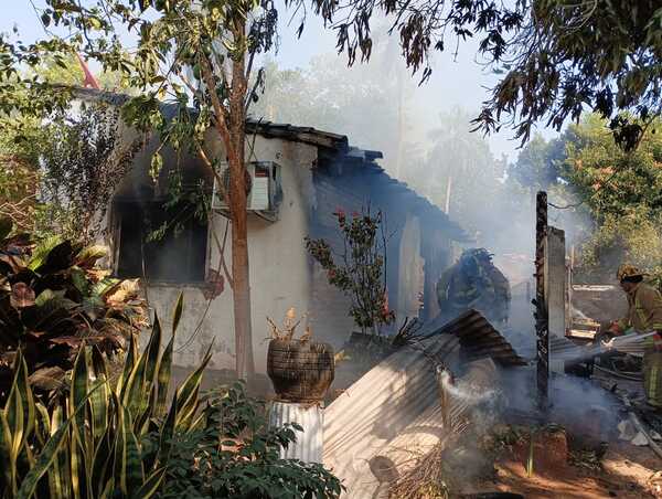 Incendio en una vivienda con derivación fatal en Lambaré | 1000 Noticias