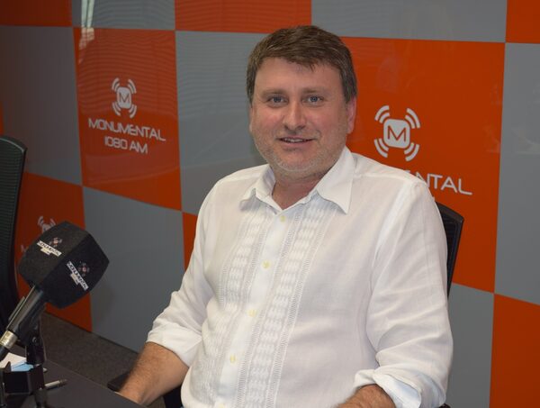 Denis Lichi niega contratación masiva y desvío de fondos en Petropar · Radio Monumental 1080 AM