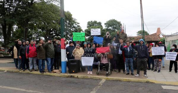 La Nación / Periodista denuncia agresión por parte de seguidores del intendente de Ñemby
