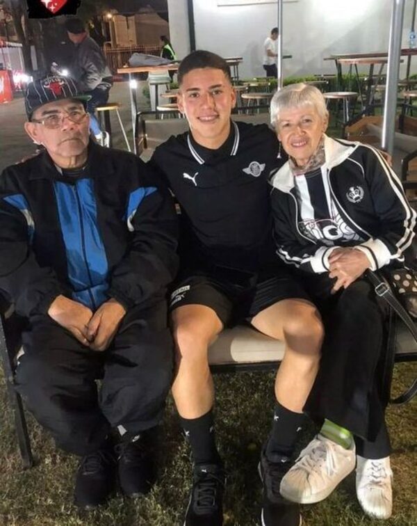 Abuelo de Enso González orgullosos de su viaje a Europa