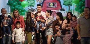 Diario HOY | Roberto Pérez y Judit Colecza en familia por el primer año de Gianmarco