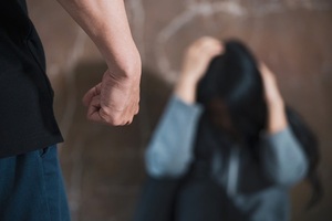 Policía que raptó, abusó y violentó a una menor fue imputado - trece