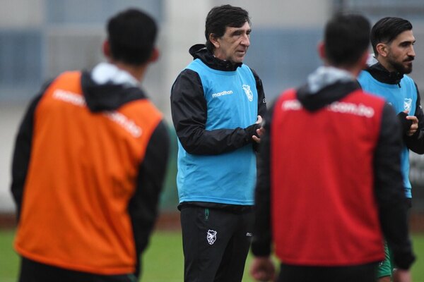 Versus / La primera lista oficial de Gustavo Costas en Bolivia, que arranca ante Brasil y Argentina