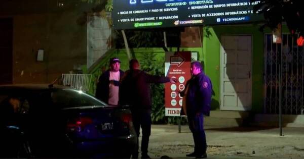 La Nación / Con peculiar modus operandi, motoasaltantes le roban la camioneta a un argentino