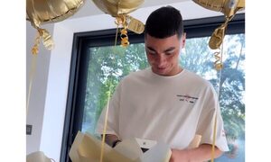 (VIDEO)La sorpresa que recibió Almirón de parte de su doña por su aniversario