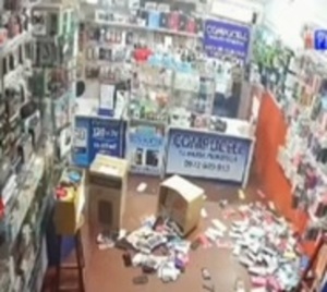 Delincuente causó destrozos en una tienda - Paraguay.com