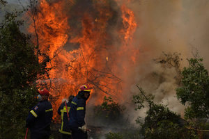 La Comisión Europea ayuda a Grecia ante el incendio forestal más extenso jamás documentado en la UE