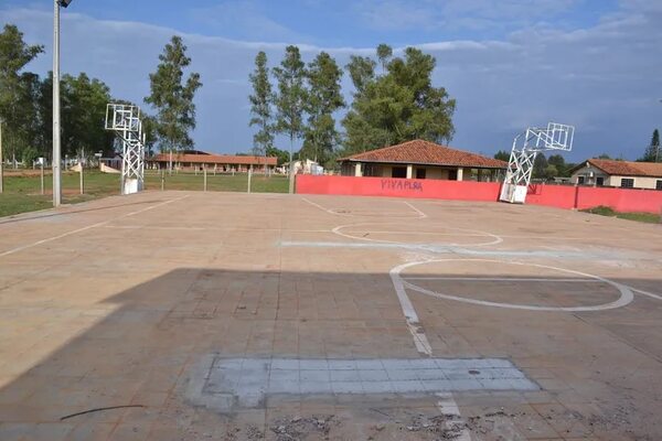 Polideportivo construido con dinero de EBY fue cedido a una seccional colorada - Política - ABC Color
