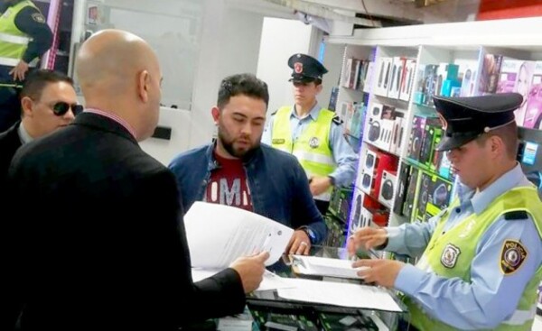 Imputan a joven que habría coaccionado a dos turistas en el centro
