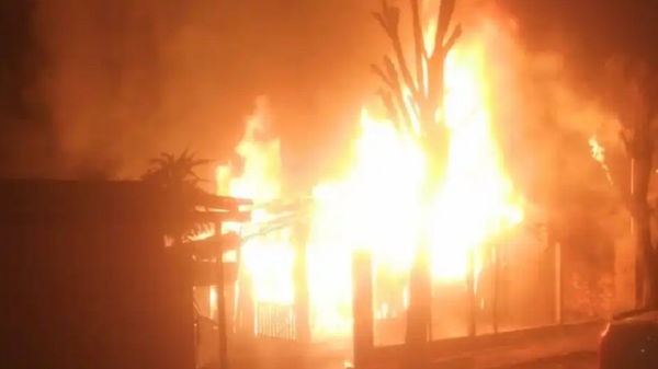 ¡Lamentable! Hombre se queda en la calle tras incendio de su casa en Alto Paraná - Noticias Paraguay