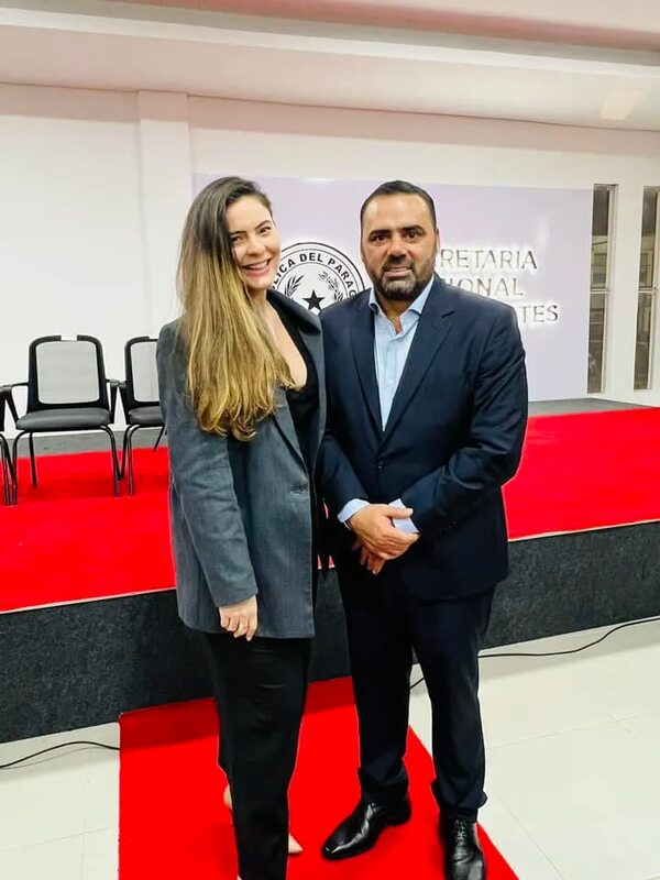Hija de la “Madrina del Norte” recibe otro ascenso en Itaipú - Política - ABC Color