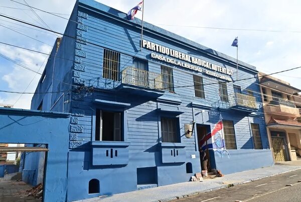PLRA se solidariza con los medios de prensa ante requerimiento de la fiscalía - Política - ABC Color
