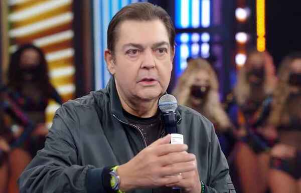 Faustão ya respira sin equipo, informa hospital