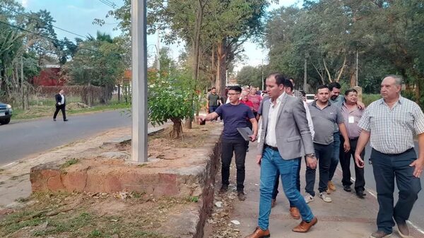 Diputados constatan que no fueron instaladas la totalidad de columnas en el Cerro Ñemby - Nacionales - ABC Color