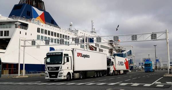 La Nación / El Reino Unido retrasa los controles fronterizos