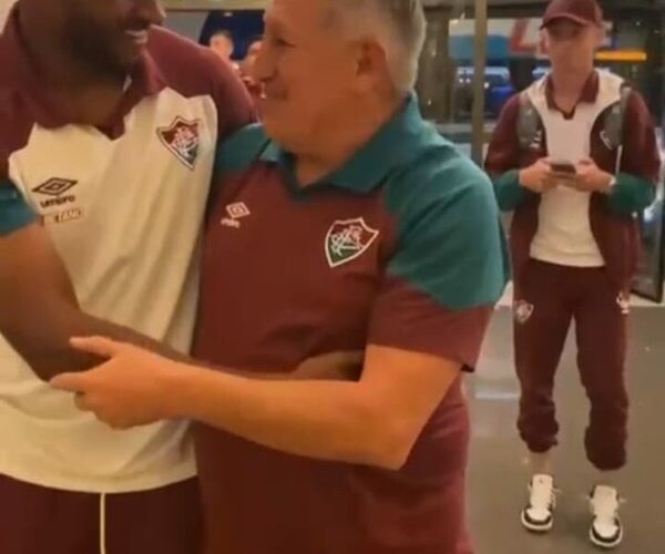 (VIDEO) ¡Otra vez! Romerito recibió a peloteros del “Flu” en el hotel