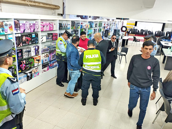 Fiscal ignora a comerciante “buitre” y procesa por coacción a su empleado - La Clave