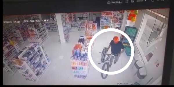 Con una mascara de Spiderman se llevó una bicicleta eléctrica - Oasis FM 94.3