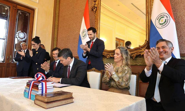 El presidente Santiago Peña promulgó Ley de Fomento de la Lectura y el Libro