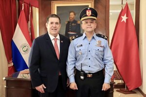 Cartes saluda a los policías por su día - ADN Digital
