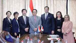 Parlamentarios de Japón visitan al titular del Congreso