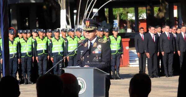 La Nación / Comandante Benítez homenajea a Edelio Morínigo y a los 500 mártires de la Policía