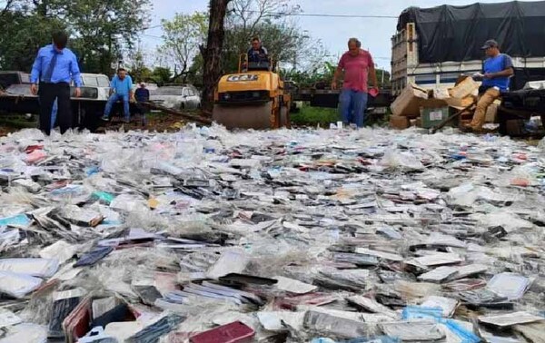 Destruyen productos falsificados incautados en un allanamiento en Ciudad del Este – Prensa 5