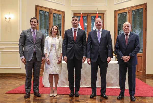 Toma de juramento del primer ministro de Economía y Finanzas de Paraguay - .::Agencia IP::.