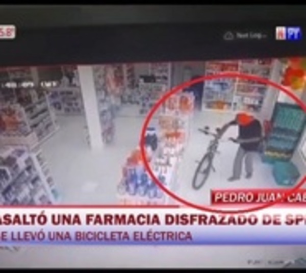 Asaltante se disfrazó de spiderman para atracar una farmacia en PJC - Paraguay.com
