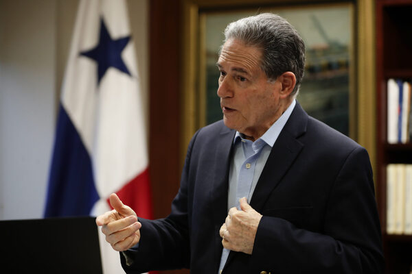 El canal de Panamá gestiona su "peor crisis" al operar con menos agua - MarketData