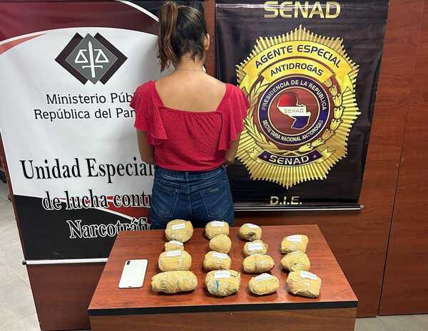 Joven de 18 años fue aprehendida por agentes de la SENAD - Oasis FM 94.3
