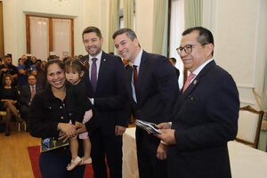Santiago Peña anunció un aumento del 25 % en la asignación del programa Tekoporã