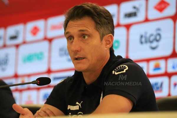 Versus / Barros Schelotto habla de una “situación distinta” y es plena confianza con la Albirroja