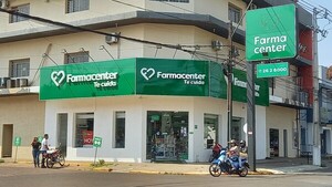 Disfrazado de Spider-Man asalta farmacia de PJC y roba una bicicleta