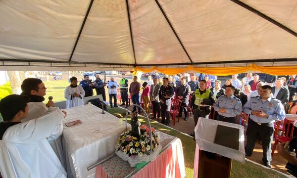 Homenajean a policías de la comisaría 5ª