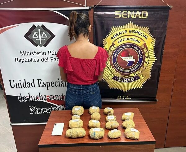 Pasajera de bus cae con 15 paquetes de marihuana tipo “skunk” en Cerro Corá - Policiales - ABC Color