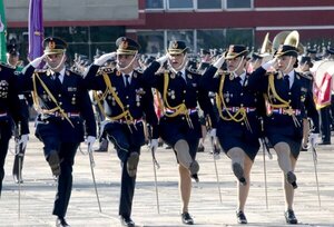 Peña destaca labor policial y advierte a agentes corruptos •