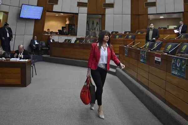 Corte rechaza acción de Celeste Amarilla contra su sanción en Diputados