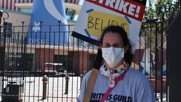Huelgas de Hollywood: Una lucha diaria y desigual de guionistas y actores
