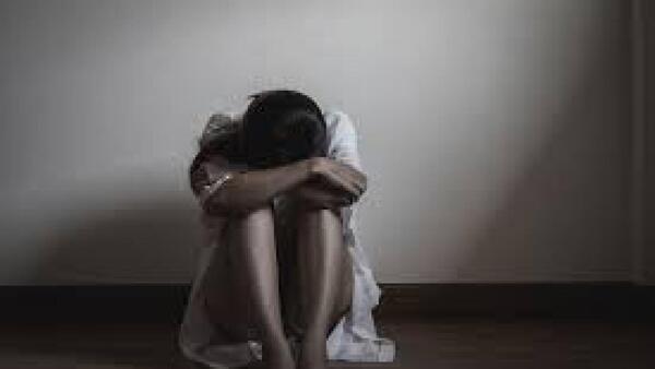 Policía que raptó a adolescente la habría contagiado de una enfermedad sexual